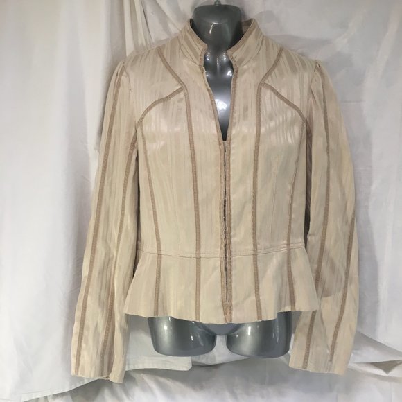 le chateau Jackets & Blazers - Le Chateau Jacket Fitted Suit Blazer Women's Size Med Beige Stripe Hook & Eye